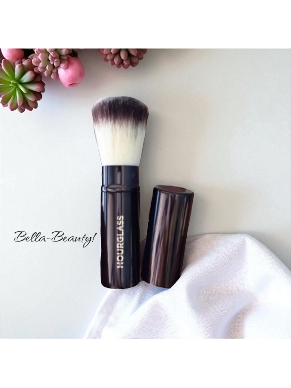 Hourglass Retractable Foundation Brush ~NEW~